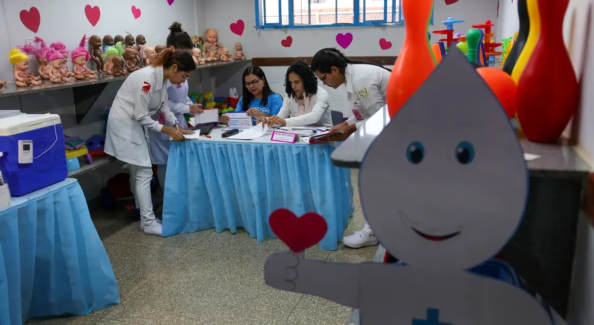 Brasil lidera desinformação sobre vacina na América Latina, diz estudo