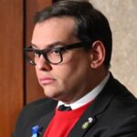 Ex-deputado de ascendência brasileira é solto após perdão de Trump