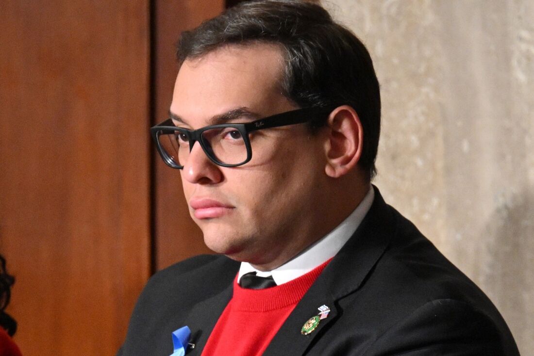 Ex-deputado de ascendência brasileira é solto após perdão de Trump