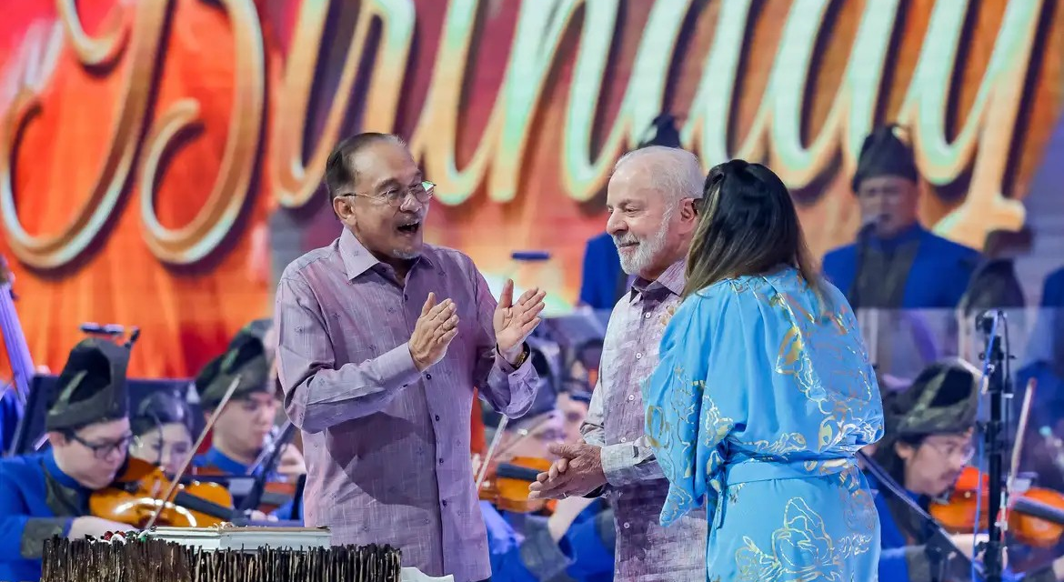 Lula completa 80 anos e se torna o primeiro octogenário no cargo