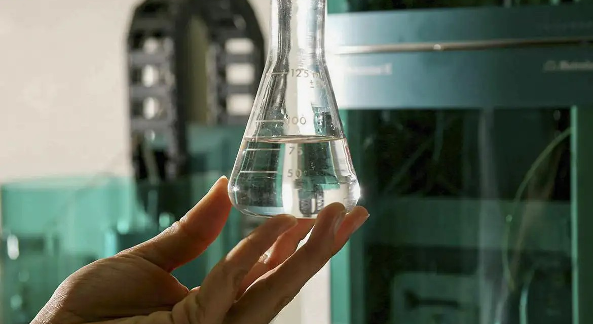 Bares e fabricantes treinam empresas para identificar bebidas falsas