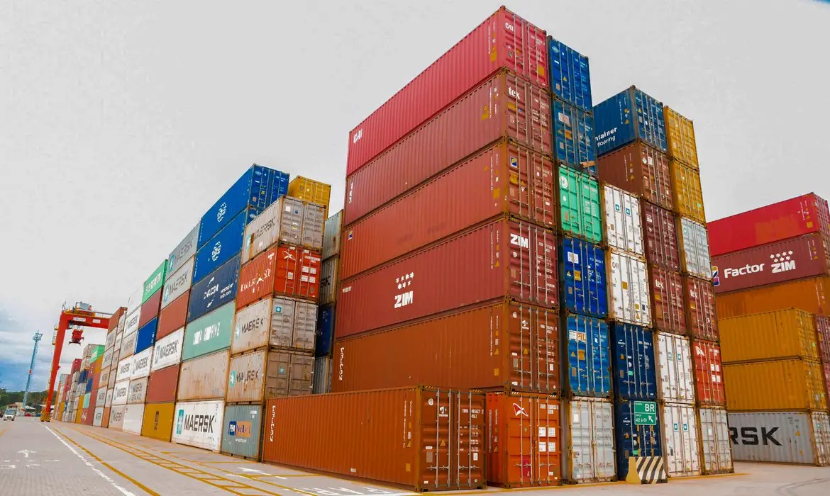 Pequenos negócios podem pedir devolução de tributos sobre exportações Pequenos negócios podem pedir devolução de tributos sobre exportações