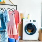 Por que algumas roupas encolhem na lavagem? Uma cientista têxtil explica como ‘desencolhê-las’