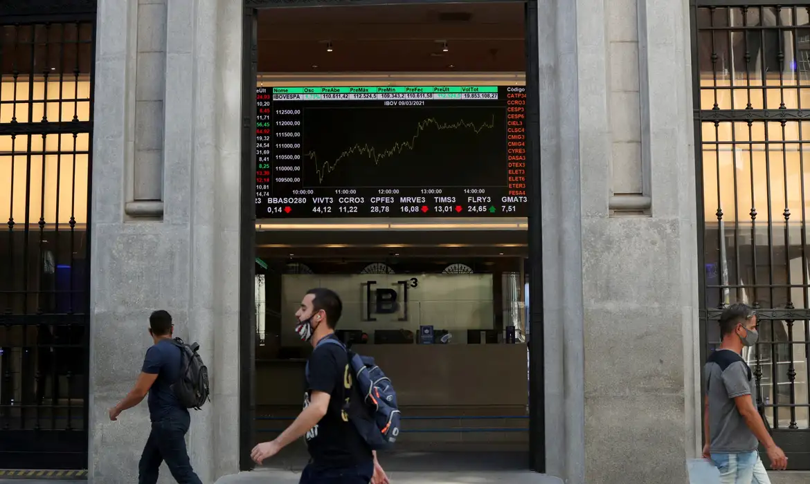 Bolsa sobe 0,99% e volta a superar os 160 mil pontos Bolsa sobe 0,99% e volta a superar os 160 mil pontos