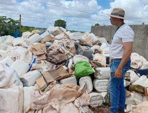 Agrodefesa e PM apreendem 5 toneladas de embalagens de agrotóxico