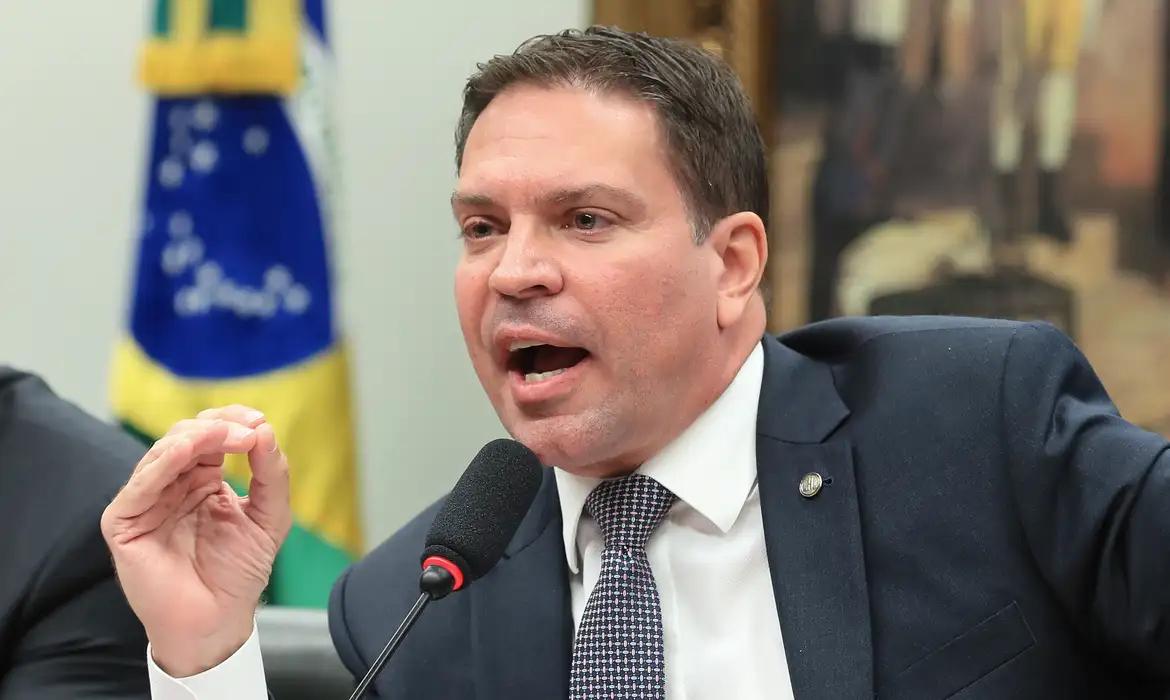 Moraes pede aos Estados Unidos extradição de Ramagem Moraes pede aos Estados Unidos extradição de Ramagem