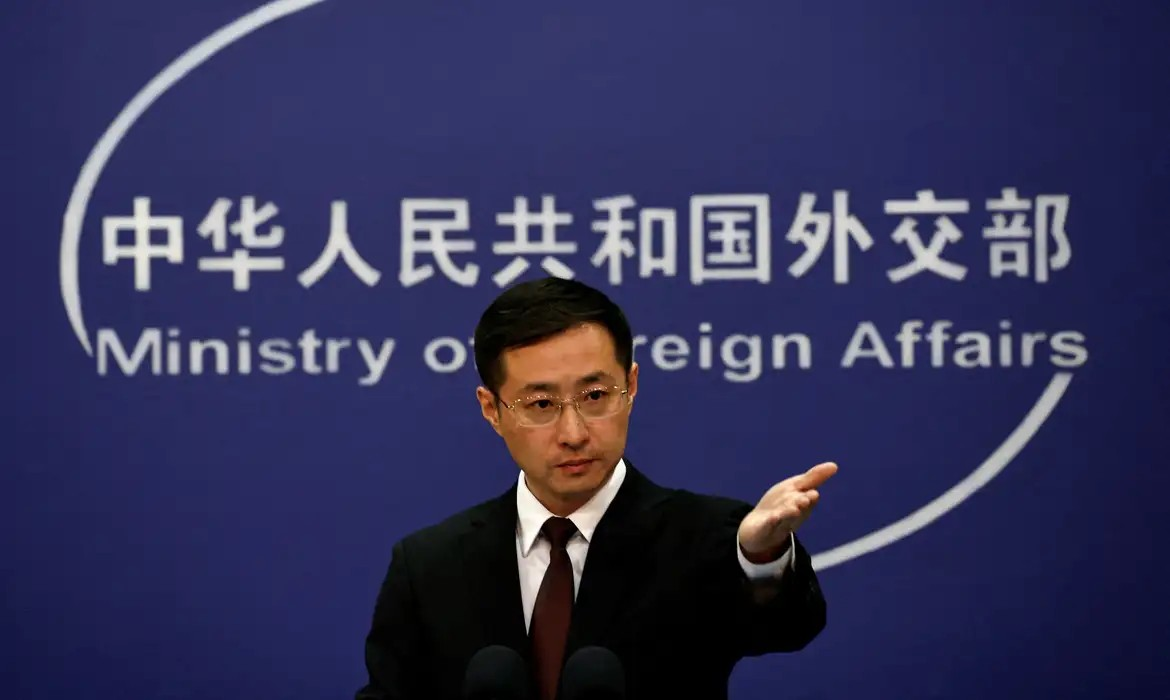 China diz que interceptação de navios pelos EUA é “violação grave”