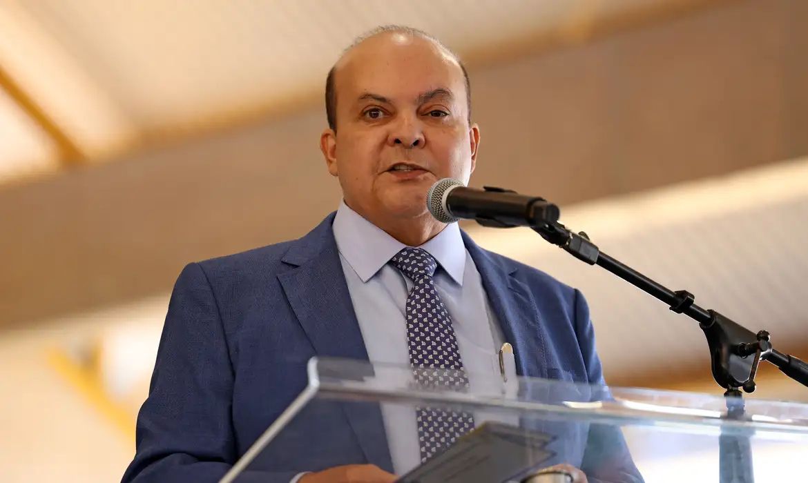 Oposição no DF pede impeachment de Ibaneis após citação por Vorcaro Oposição no DF pede impeachment de Ibaneis após citação por Vorcaro