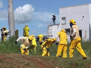 Reeducandos trabalham na manutenção do Autódromo Internacional de Goiânia Reeducandos trabalham na manutenção do Autódromo Internacional de Goiânia