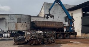 Detran prensa 150 toneladas de peças e veículos irregulares