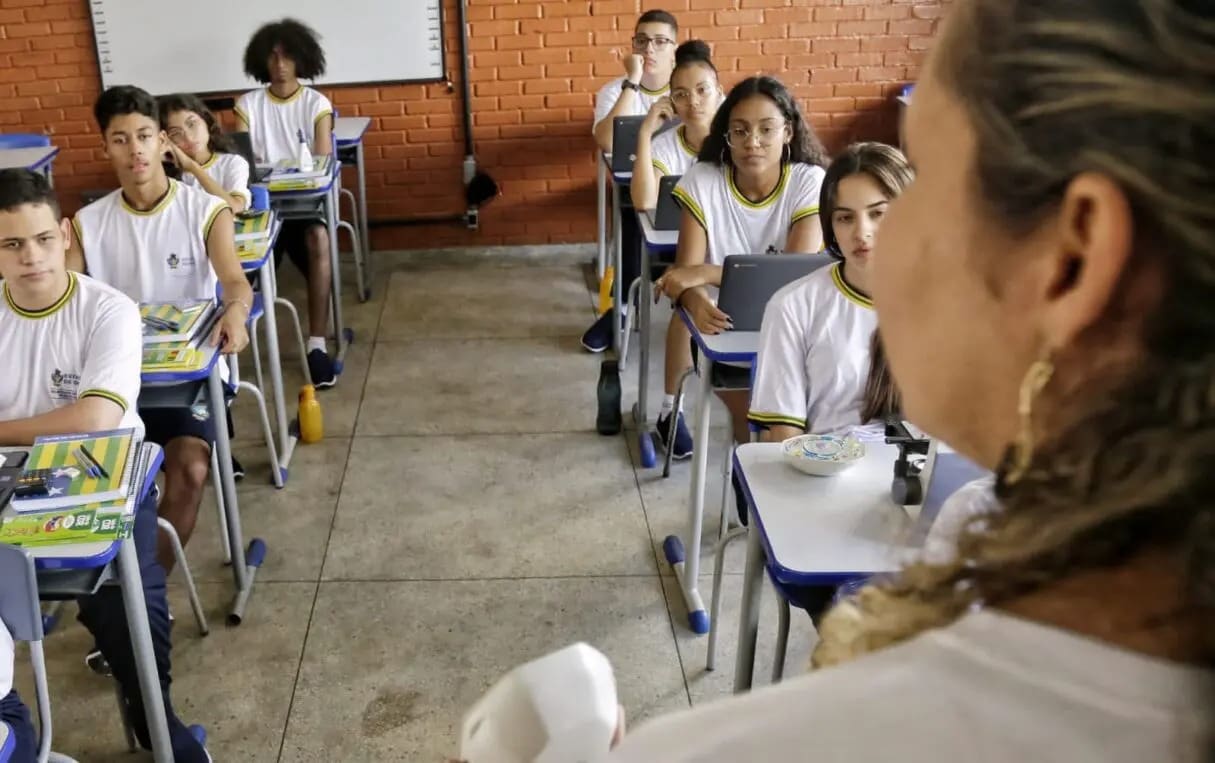 Lei concede reajuste salarial de 5,4% a professores da rede estadual de ensino