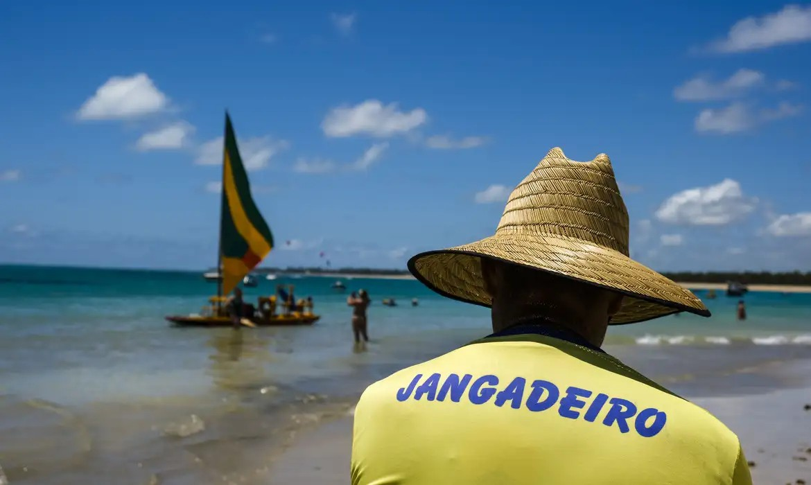 Senado aprova regras para empresas que prestam serviços a turistas