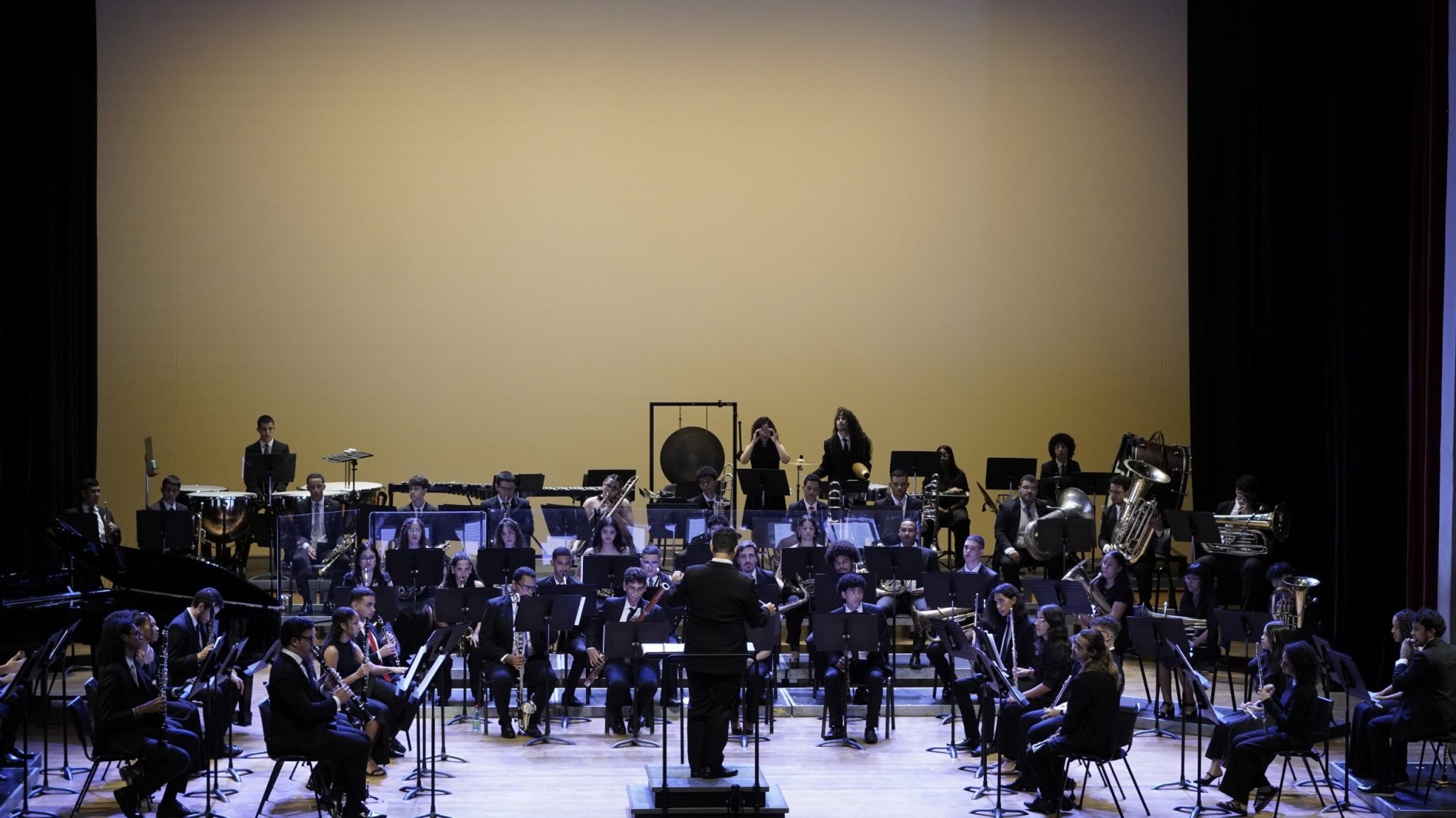 Banda Sinfônica faz concerto gratuito com convidados no Teatro Basileu França