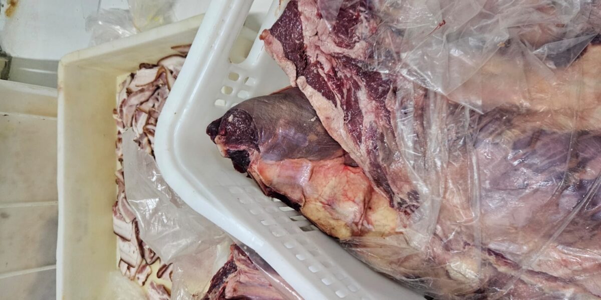 Procon Goiás apreende mais de 215 quilos de carnes impróprias em supermercado de Goiânia Procon Goiás apreende mais de 215 quilos de carnes impróprias em supermercado de Goiânia