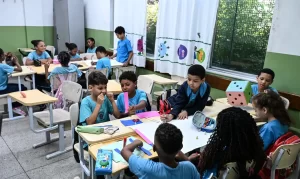 Governo fixa em R$ 5,1 mil novo piso nacional do magistério