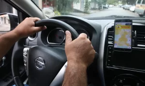 Motoristas de app têm maior risco de endividamento, alerta TST