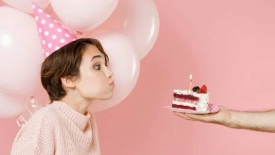 Em sala de 23 pessoas, chance de 2 fazerem aniversário no mesmo dia é maior do que 50%; entenda