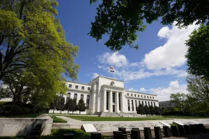 Fed mantém juros dos EUA na faixa de 3,50% a 3,75% ao ano pela 5ª reunião consecutiva