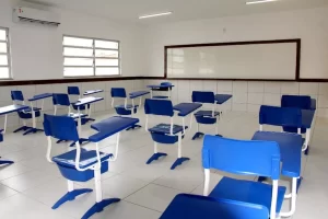 Abandono escolar no 1º ano do ensino médio cai 40% de 2024 a 2025, diz Censo