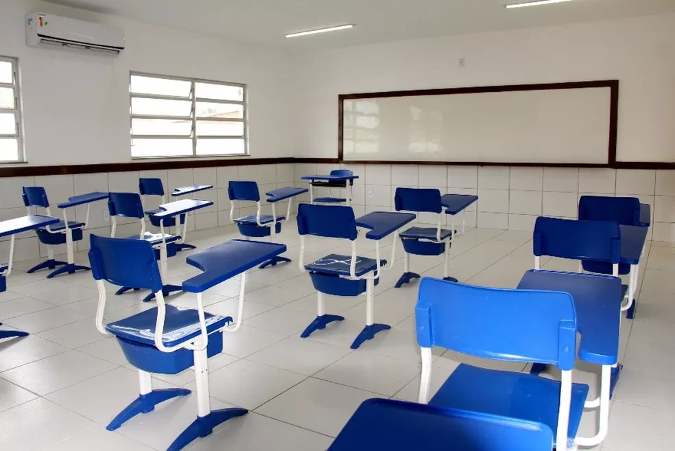 Abandono escolar no 1º ano do ensino médio cai 40% de 2024 a 2025, diz Censo Abandono escolar no 1º ano do ensino médio cai 40% de 2024 a 2025, diz Censo