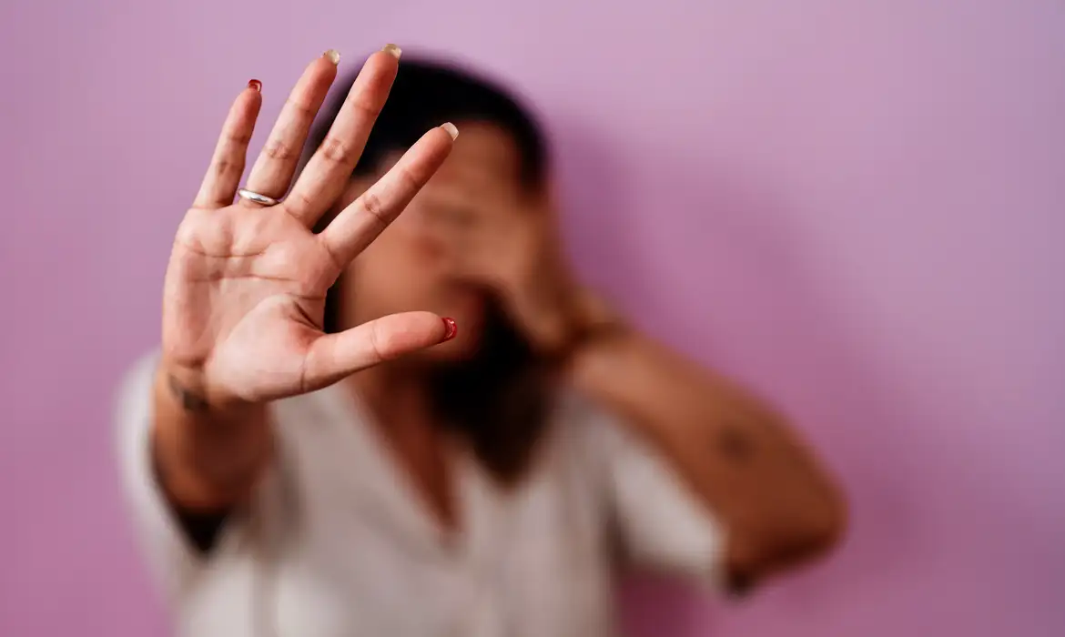 Delegacia Digital da Mulher no RJ permite que vítima denuncie mais rápido